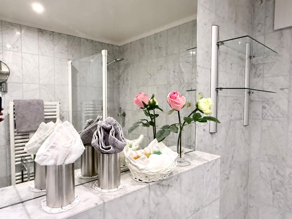 Shower, Bathroom, towels