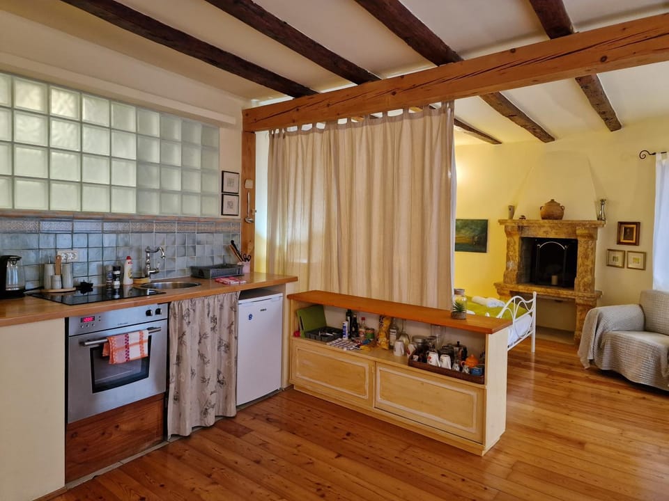 Coffee/tea facilities, Kitchen or kitchenette, Dining area, pet friendly, stove, toaster