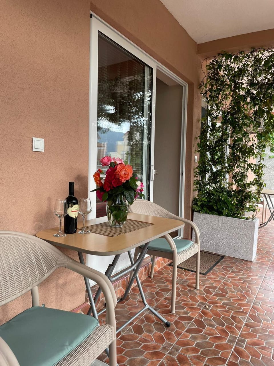 Property building, Seating area