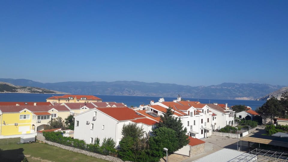 City view, Sea view