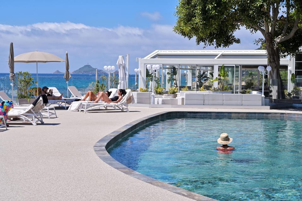 Swimming pool, sunbed