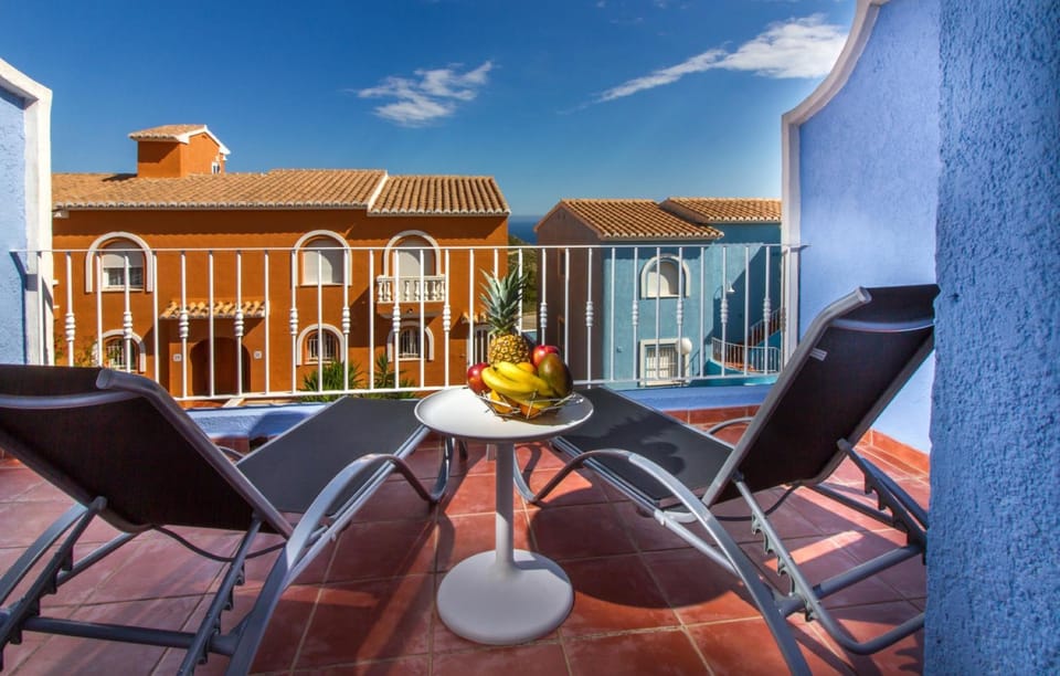 Balcony/Terrace, Sea view, Street view
