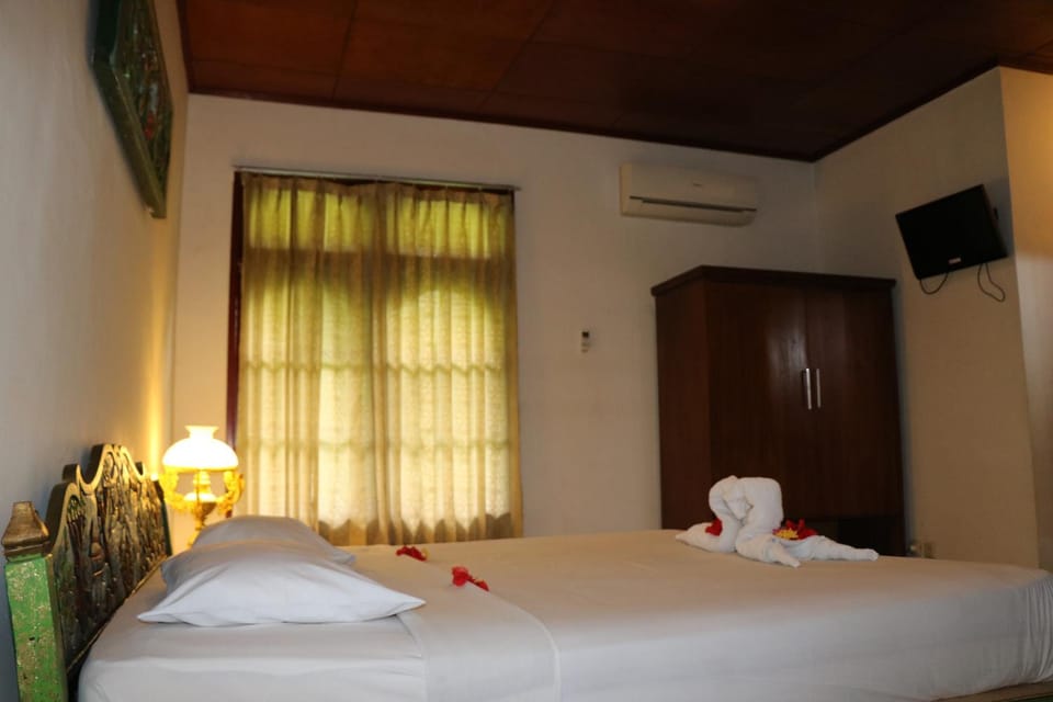 Puri Bunga Beach Cottages Hotel in Batu Layar