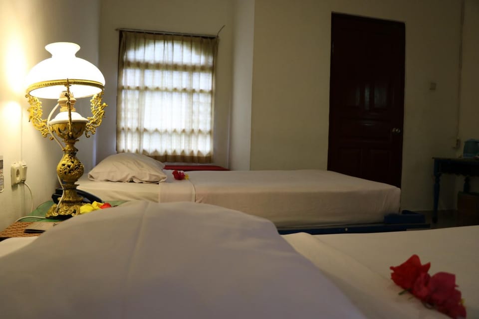Puri Bunga Beach Cottages Hotel in Batu Layar