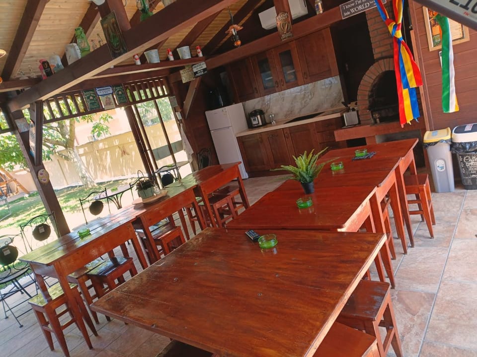 Restaurant/places to eat, Communal lounge/ TV room, BBQ facilities, Balcony/Terrace, Kitchen or kitchenette