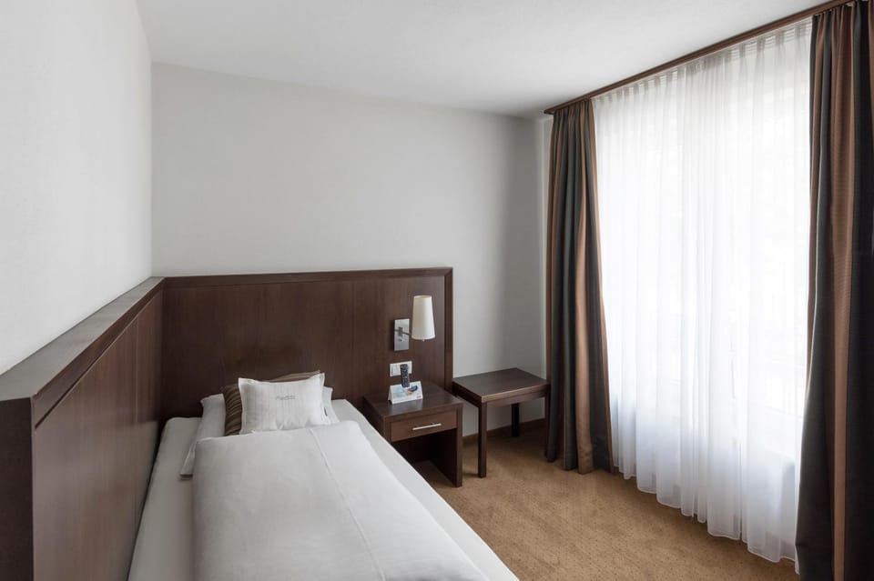 Photo of the whole room, Decorative detail, Bedroom