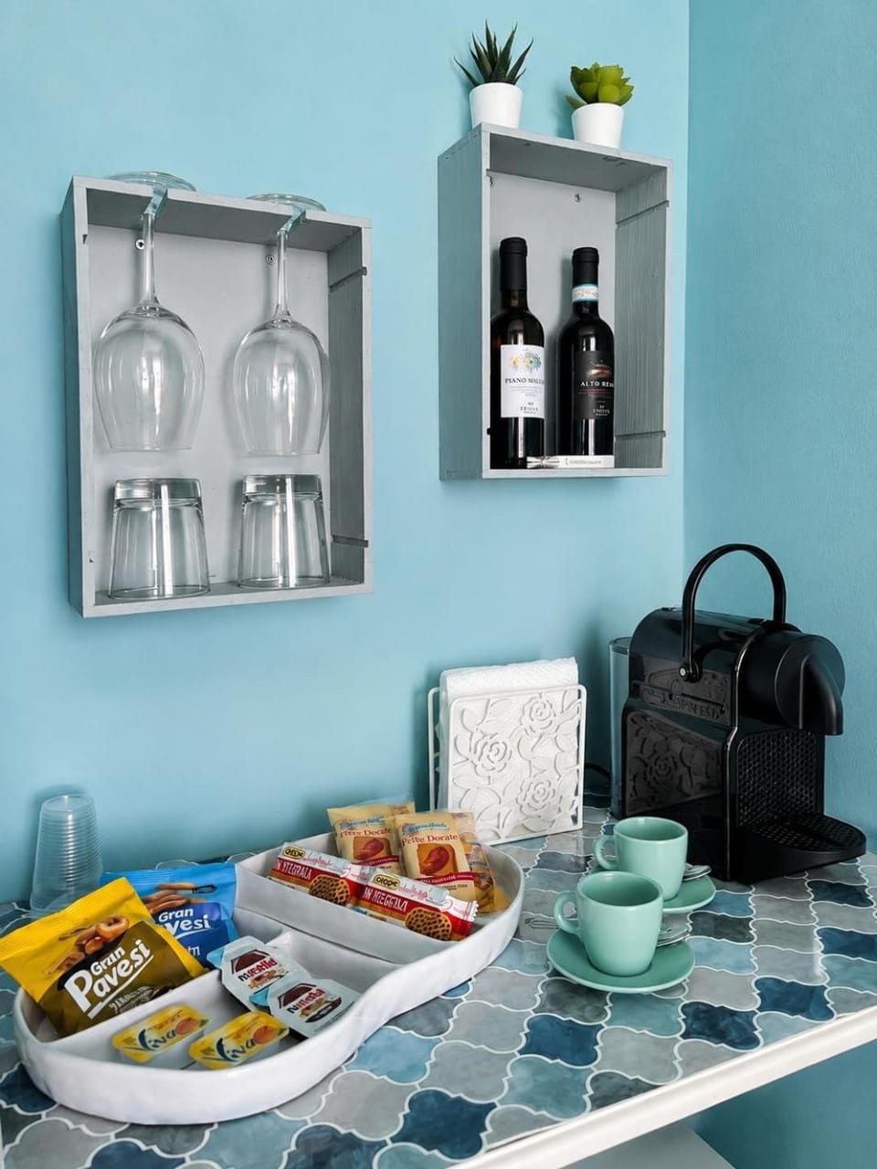 Coffee/tea facilities, Food and drinks, minibar
