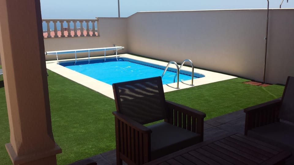 Swimming pool, Swimming pool