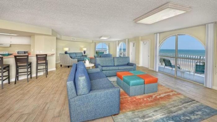 Communal lounge/ TV room, TV and multimedia, Living room, Sea view