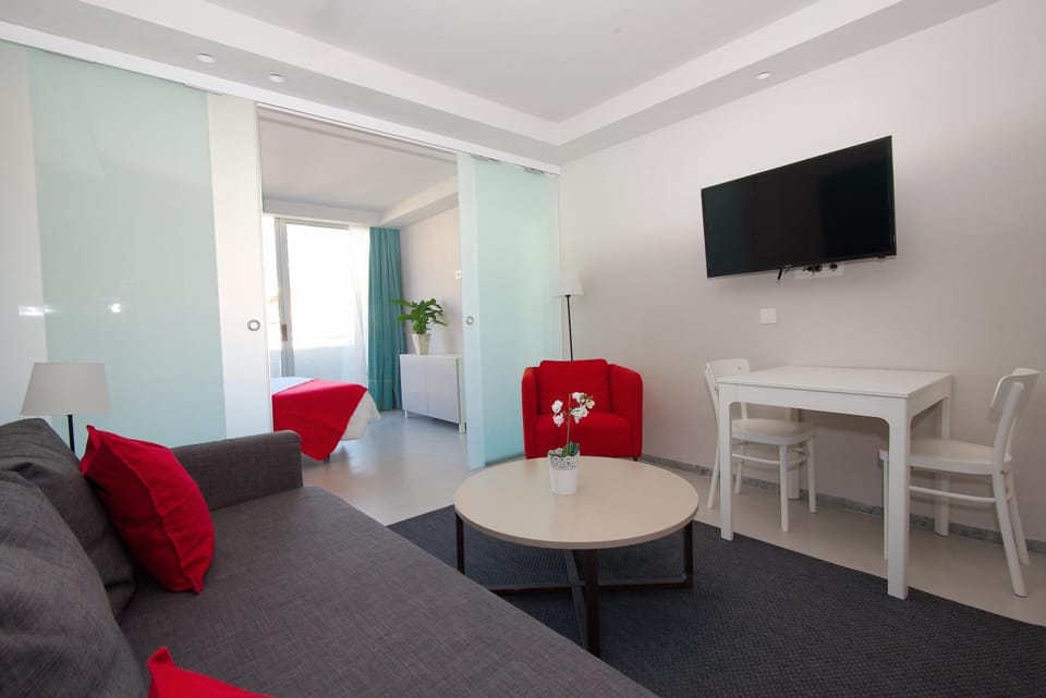 Living room, Photo of the whole room, Seating area, Dining area