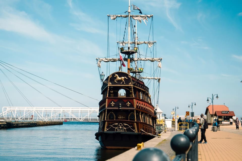 Nearby landmark, Neighbourhood, Activities