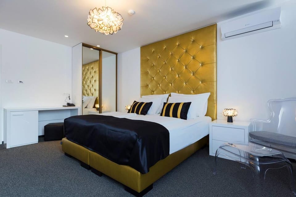 Staff, Bed, Activities, Massage, Sauna, Family
