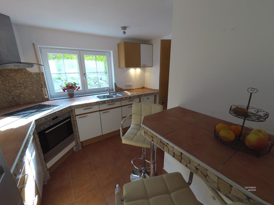 Kitchen or kitchenette, Dining area, dishwasher, pet friendly, stove