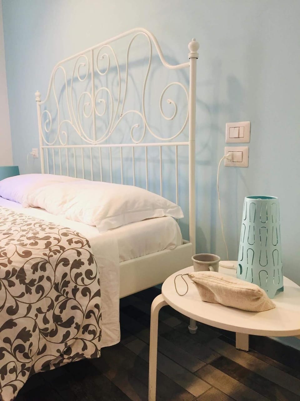 Bed, Photo of the whole room, Decorative detail