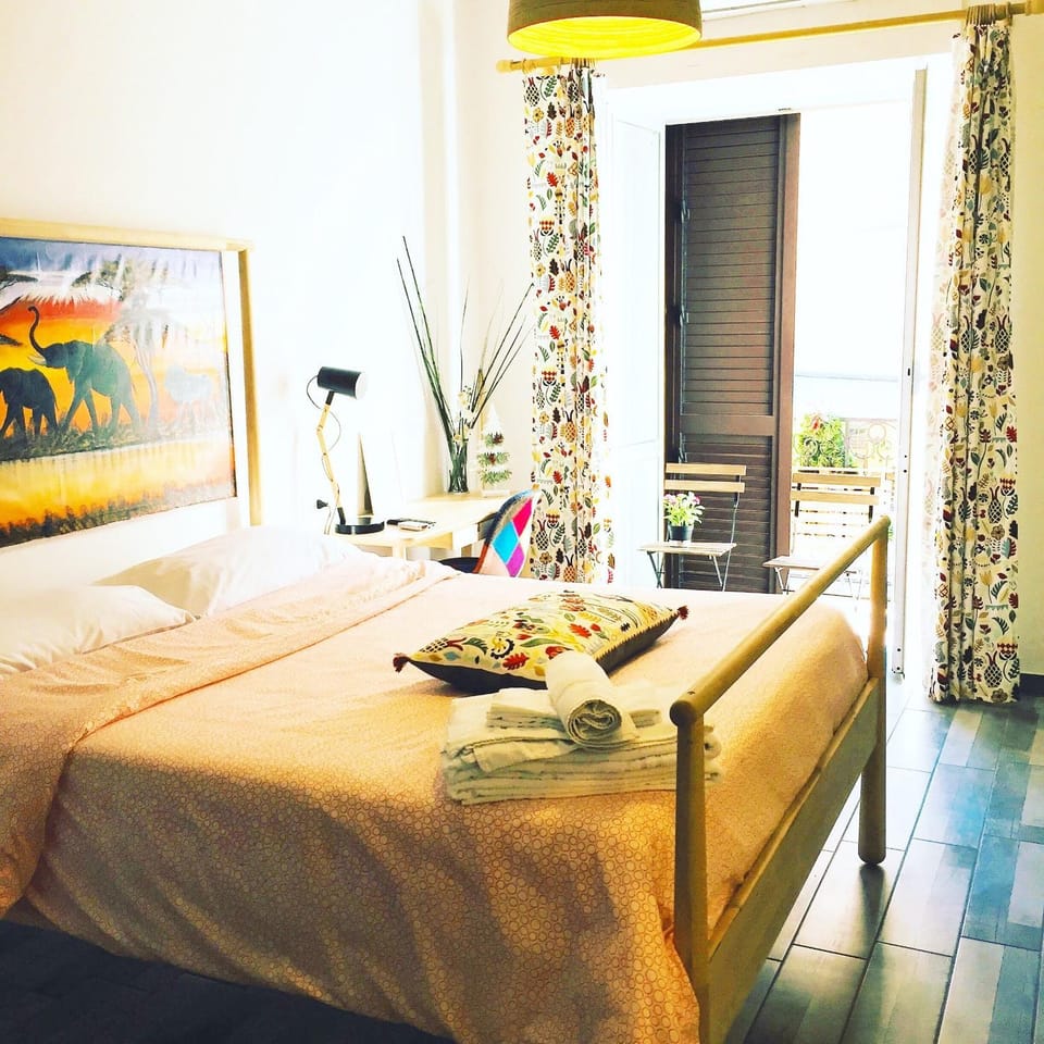 Bed, Photo of the whole room, Decorative detail