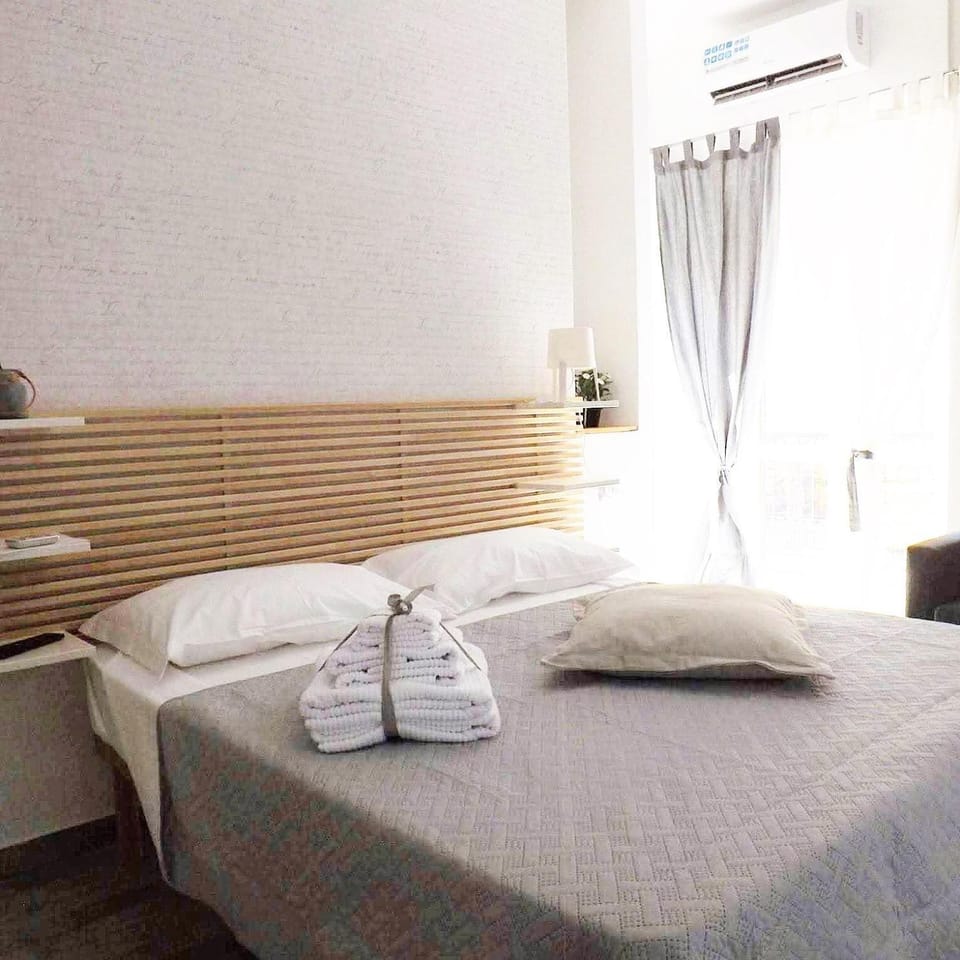 Bed, Photo of the whole room, Decorative detail