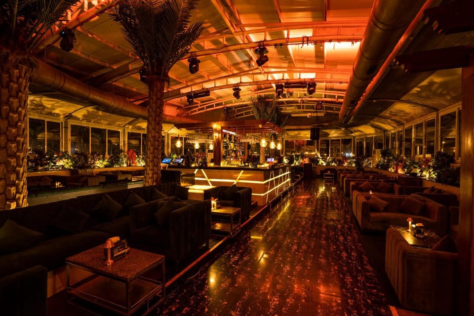 Restaurant/places to eat, Lounge or bar