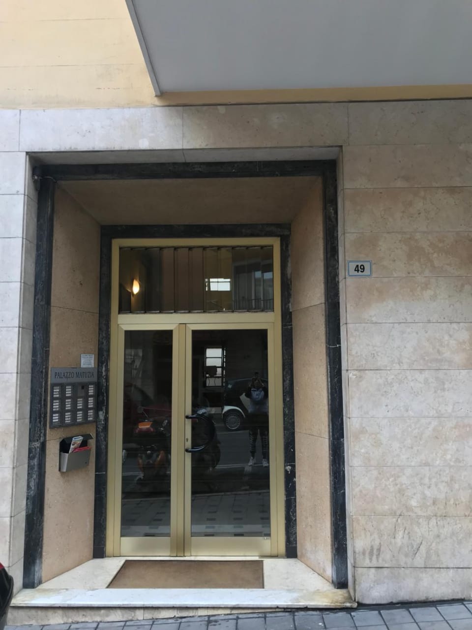 Facade/entrance