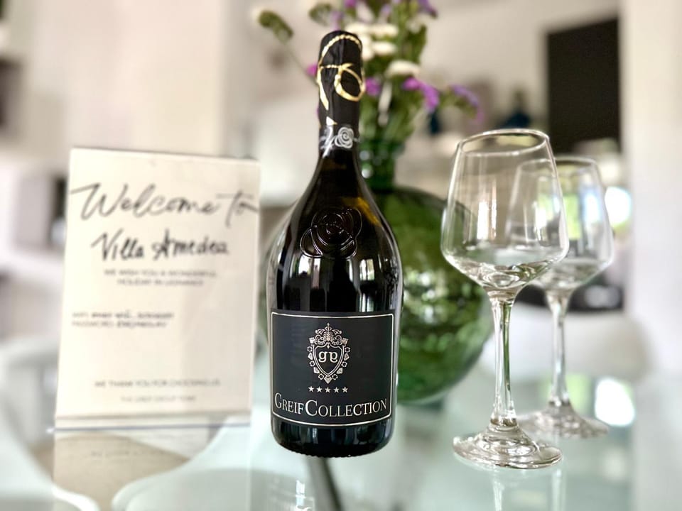 Decorative detail, Alcoholic drinks