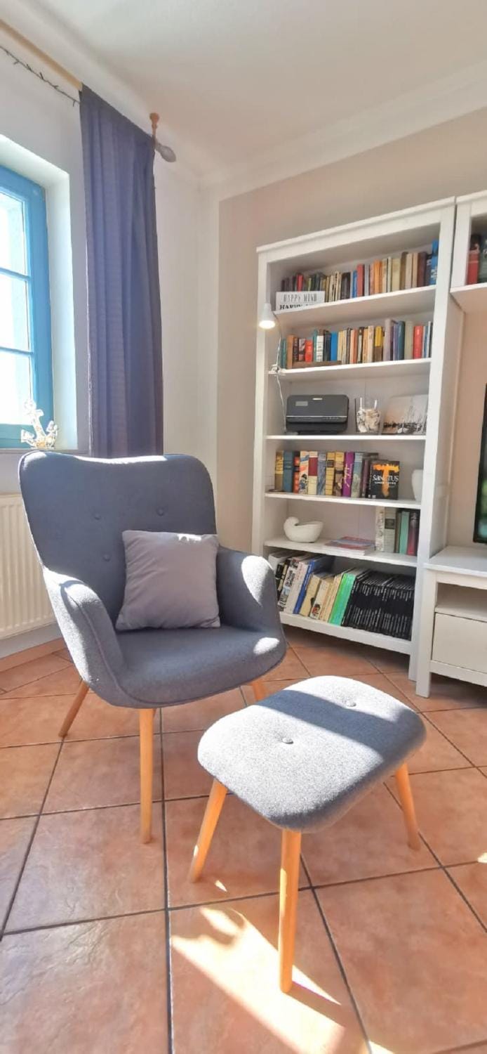 Library, Living room, Seating area