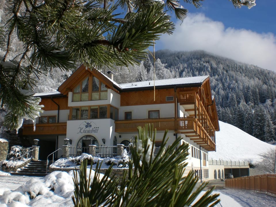 Facade/entrance, Winter