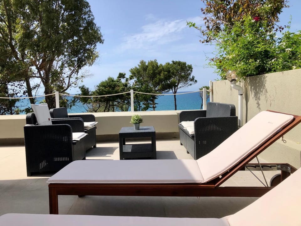Solarium, View (from property/room), Balcony/Terrace, Sea view