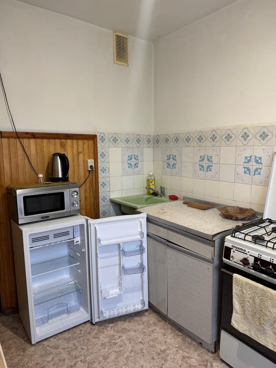 Kitchen or kitchenette, oven, stove