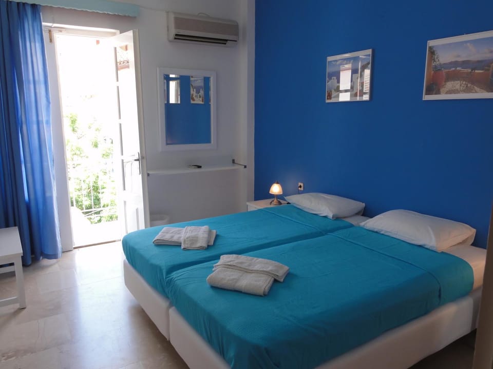 Day, Photo of the whole room
