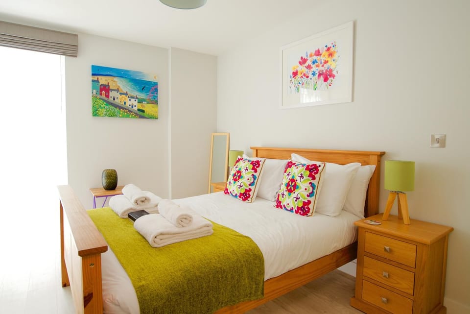Bed, Photo of the whole room, Bedroom, On site
