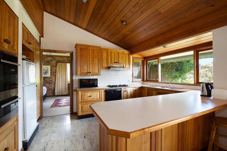 Kitchen or kitchenette, pet friendly, stove