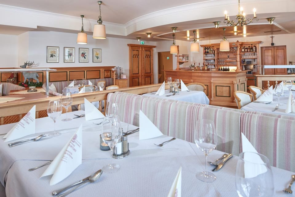 Restaurant/places to eat, Food and drinks, Food