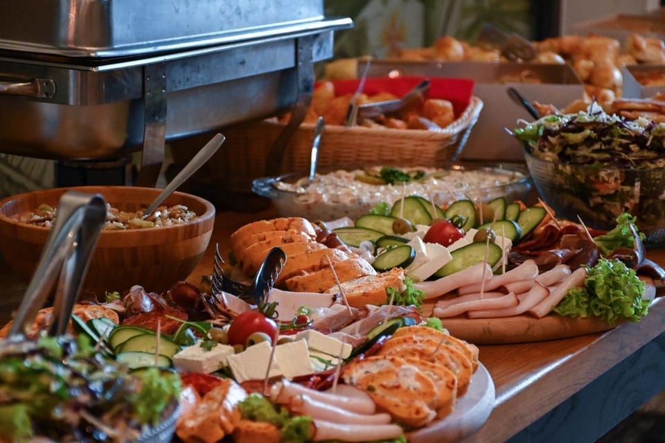 Restaurant/places to eat, Restaurant/places to eat, Breakfast, Buffet breakfast