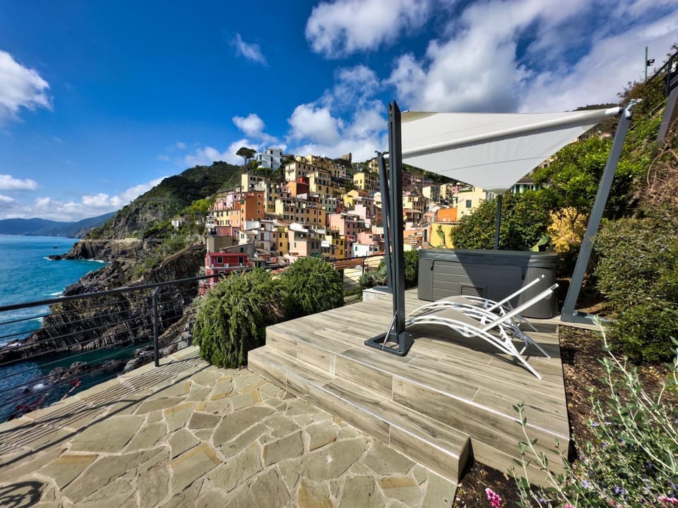 City view, Garden view, Landmark view, Sea view