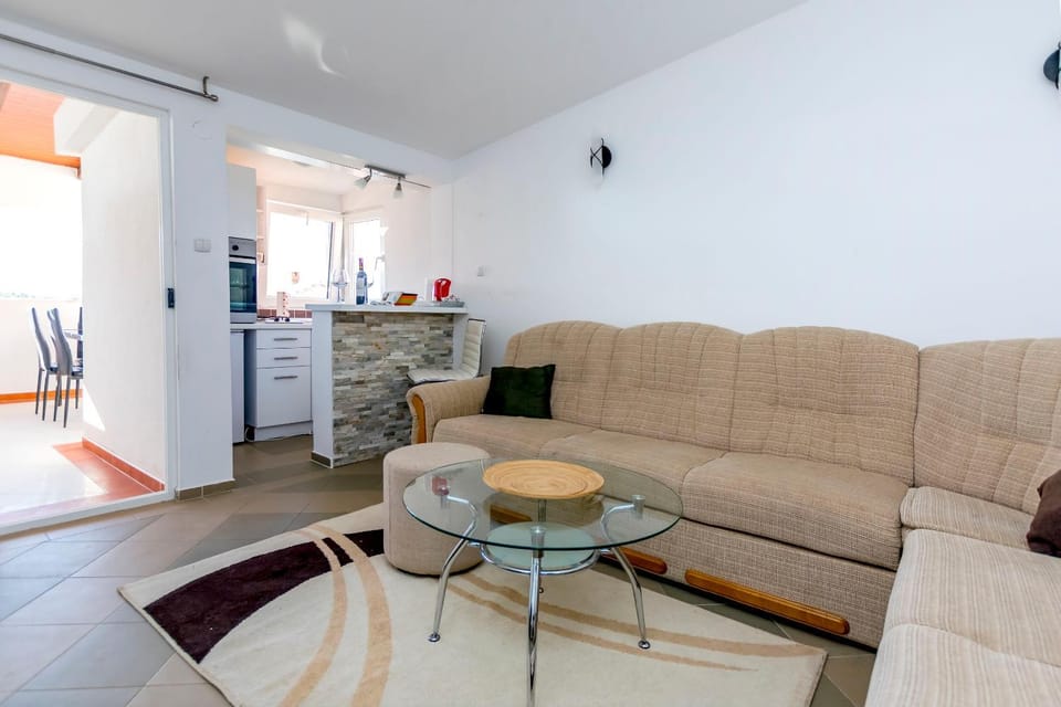 Balcony/Terrace, Kitchen or kitchenette, Living room, Seating area, Dining area, oven, stove