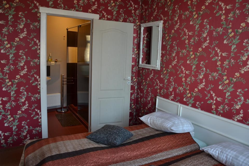 Bed, Bathroom, Bedroom, City view, Street view