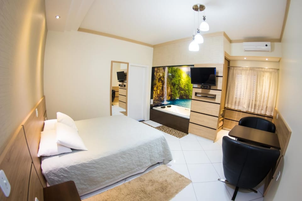 Hot Tub, Bedroom