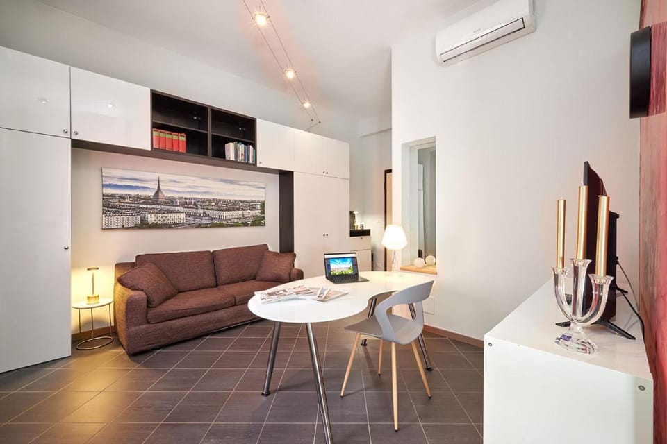 TV and multimedia, Living room, Seating area, Dining area, air conditioner