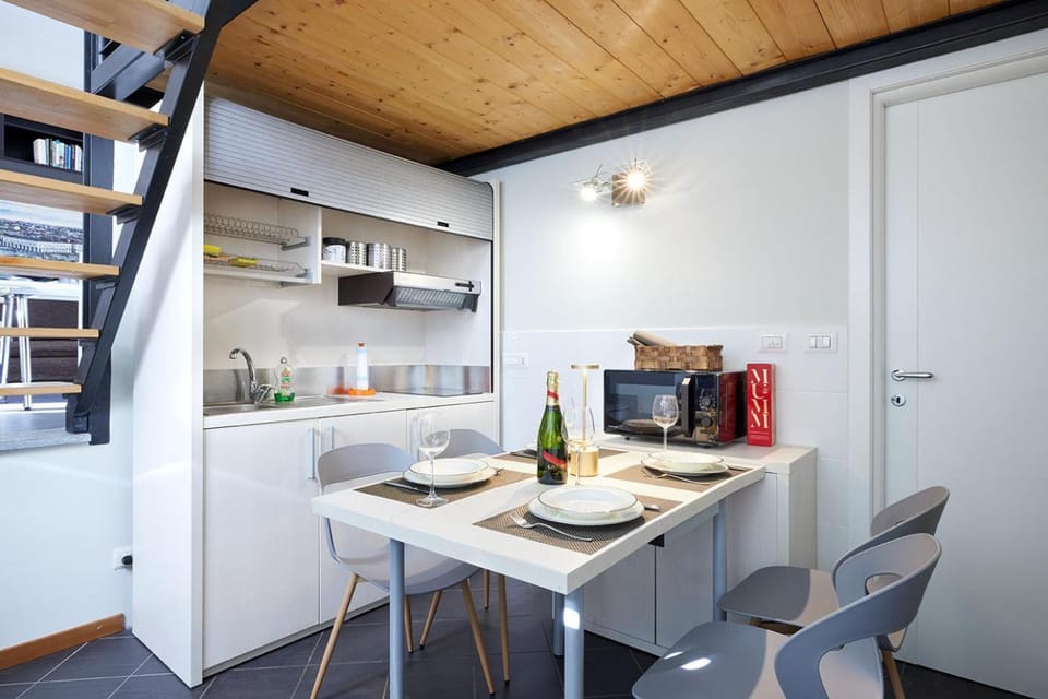 Coffee/tea facilities, Kitchen or kitchenette, Dining area, minibar, stove