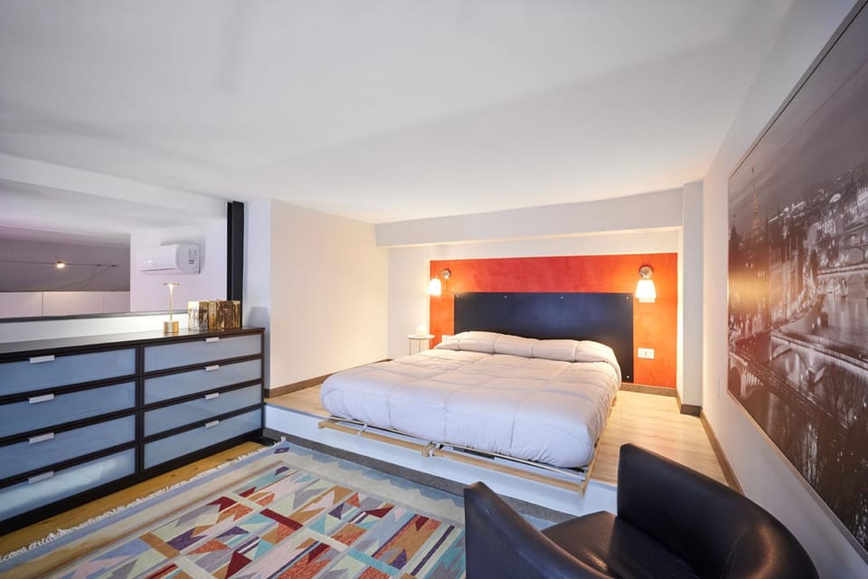 Bed, Photo of the whole room, Bedroom