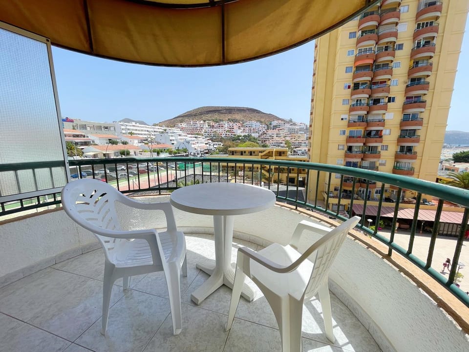 View (from property/room), Balcony/Terrace, City view, Mountain view