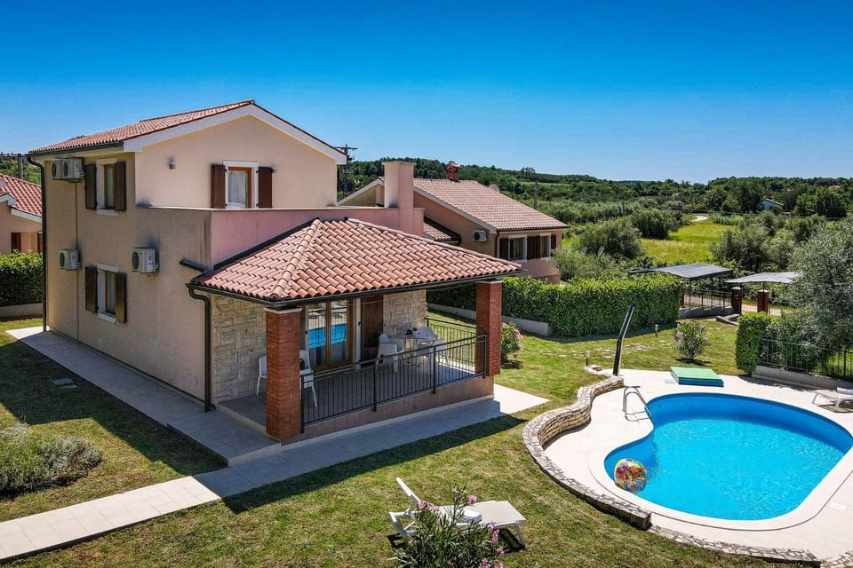 Property building, Balcony/Terrace, Swimming pool