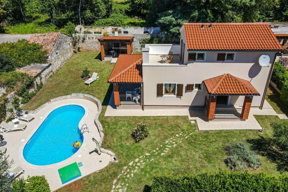 Property building, Bird's eye view, Garden view, Pool view, Swimming pool