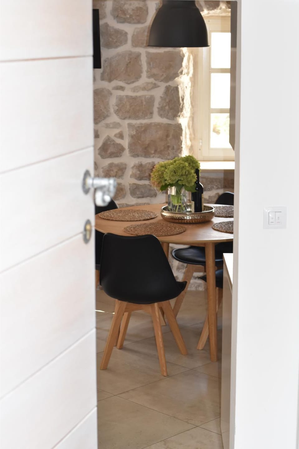 Facade/entrance, Dining area