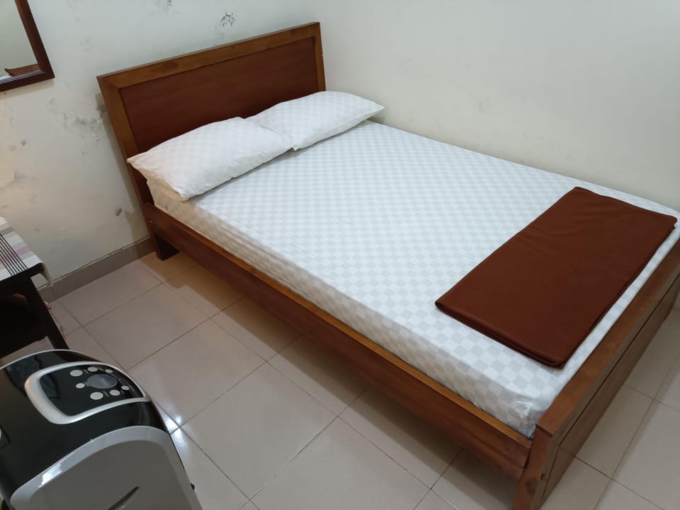 Bed, Bedroom, fireplace, fireplace