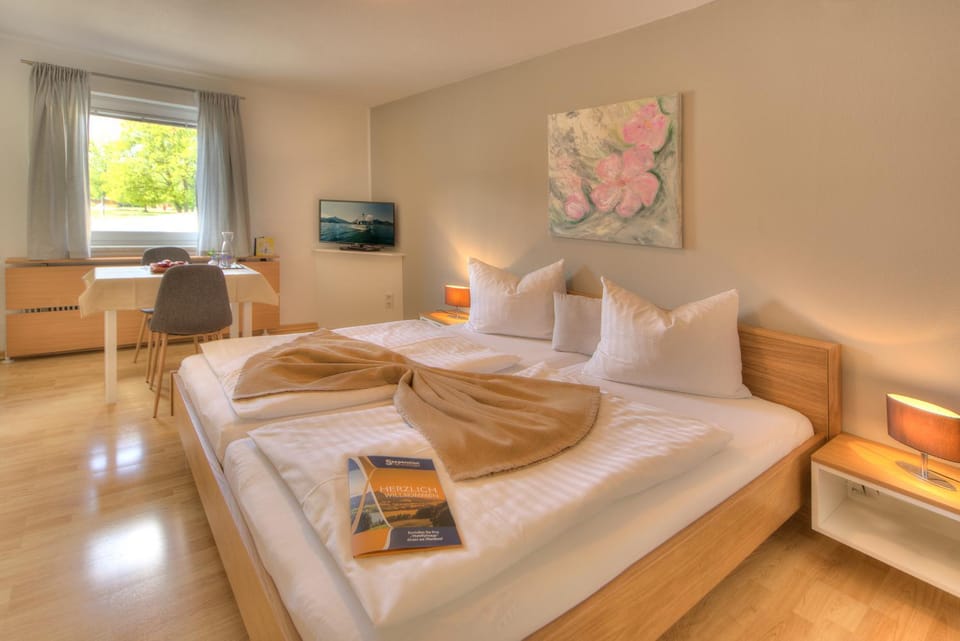 Photo of the whole room, Decorative detail