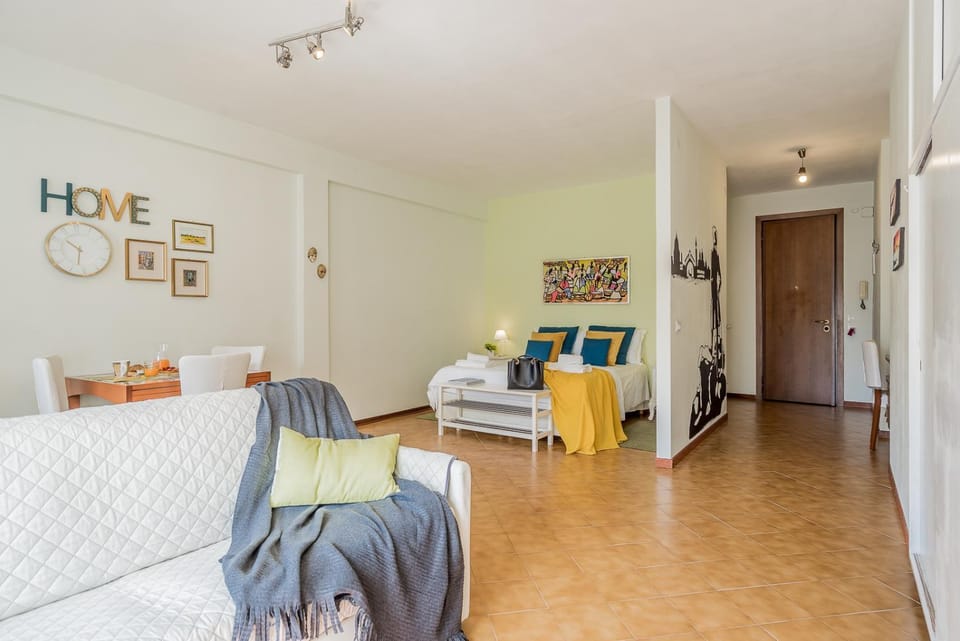 Living room, Photo of the whole room, Seating area, Dining area