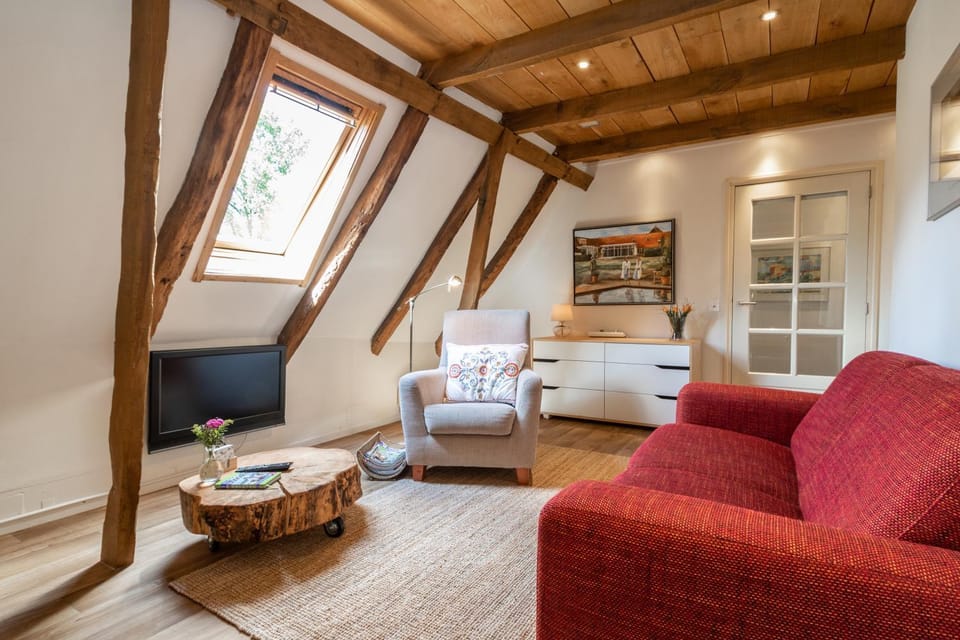TV and multimedia, Living room, Seating area, On site