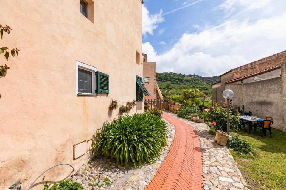 Property building, Facade/entrance, Garden