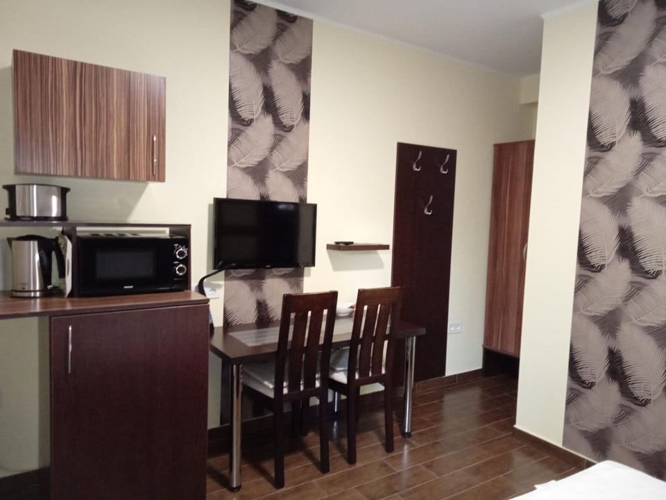 Coffee/tea facilities, Meals