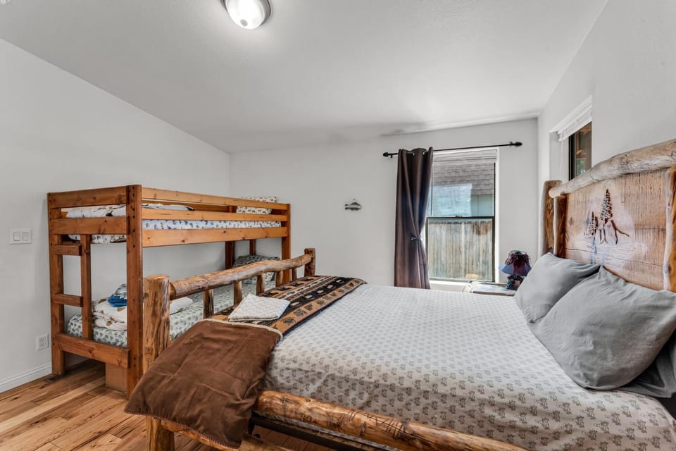 Bed, Photo of the whole room, Bedroom, bunk bed
